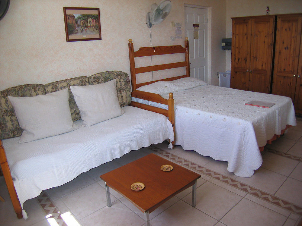 Palm Paradise Guest House And Apartments BARBADOS Екстериор снимка